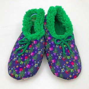 NWT Snoozies Men's Slippers Christmas Packages Design with Green Bow Large 11/12